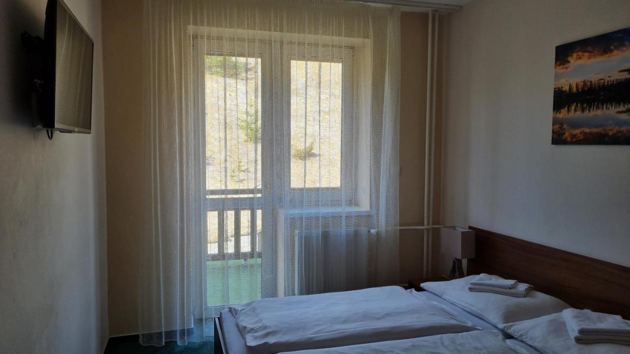 Hotel Sipox Strba Luaran gambar
