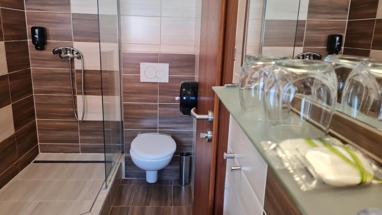 Hotel Sipox Strba Luaran gambar