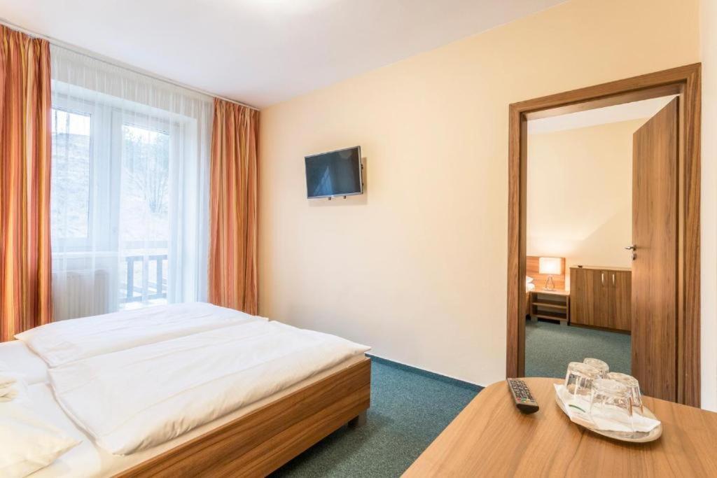 Hotel Sipox Strba Luaran gambar