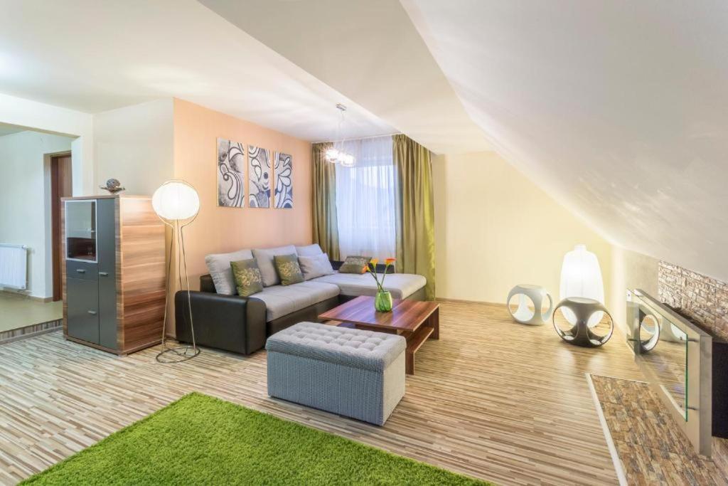 Hotel Sipox Strba Luaran gambar