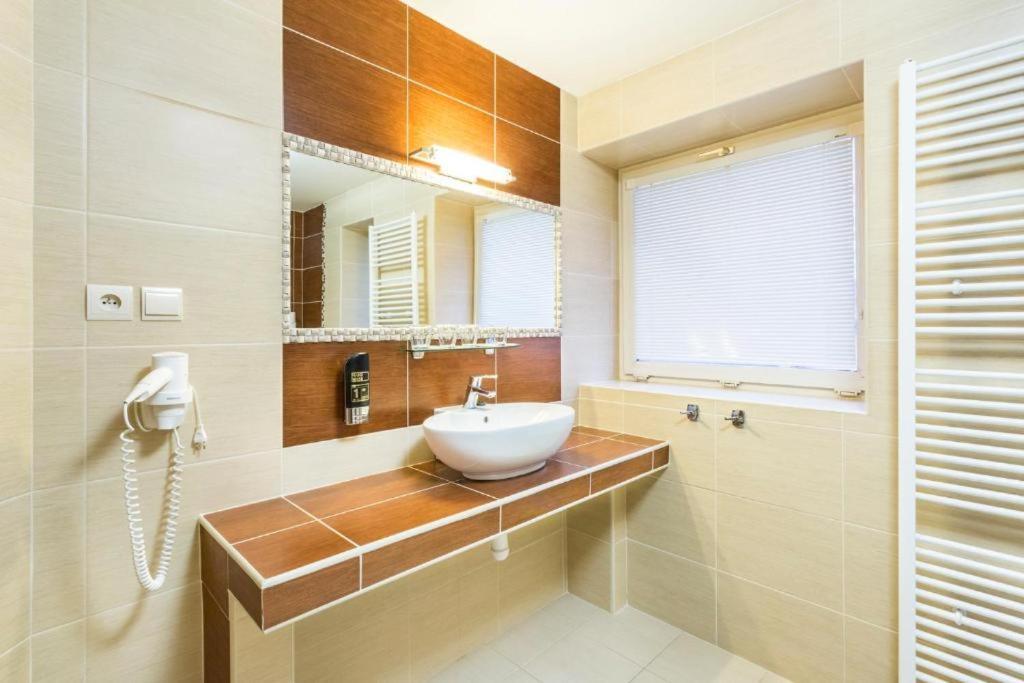 Hotel Sipox Strba Luaran gambar