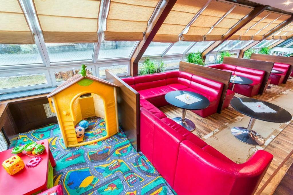 Hotel Sipox Strba Luaran gambar